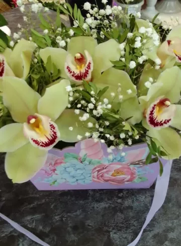 Мини коробка «Орхидея» от интернет-магазина цветов в 