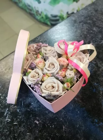 Композиция "Сердце" среднее от интернет-магазина цветов в 