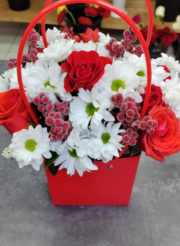 Композиция в корзине «Цветочное счастье» от интернет-магазина цветов в 