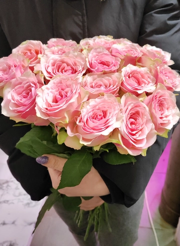 21 розовая роза от интернет-магазина цветов в 