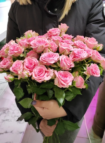 Кустовые розовые розы от интернет-магазина цветов в 